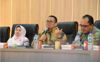 Ketua Bawaslu Rahmat Bagja saat menerima kunjungan audiensi dari Fakultas Hukum Universitas Muhammadiyah Bengkulu di Kantor Bawaslu, Selasa (11/2/2025).
