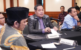 Anggota Bawaslu Herwyn JH Malonda dalam Rapat Penyusunan Rencana Aksi Reformasi Birokrasi Bawaslu Tahun 2025 dan Penilaian Usulan Nominasi Award Divisi SDMO Bawaslu Tahun 2024, di Jakarta, Senin, (17/3/2025)