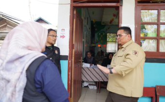 Ketua Bawaslu Rahmat Bagja saat melakukan pengawasan PSU Pemilihan Kepala Daerah (Pilkada) Pasca Putusan MK di Kabupaten Pasaman, Sabtu (19/4/2025)/Foto: Pemberitaan dan Publikasi Bawaslu RI