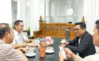 Suasana Pertemuan Ketua Bawaslu Kabupaten Padang Pariaman Dengan Bupati Padang Pariaman