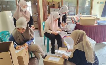 Proses pemnberian kode pada box arsip sesuai dengan klasifikasi agar memudahkan saat pencarian ulang. Senin(28/4/2025)