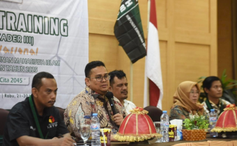 Ketua Bawaslu Rahmat Bagja saat memberikan arahan dalam Advance Training Himpunan Mahasiswa Islam (HMI) di Sulawesi Selatan, Kamis (22/5/2025)/ Foto: Publikasi dan Pemberitaan Bawaslu