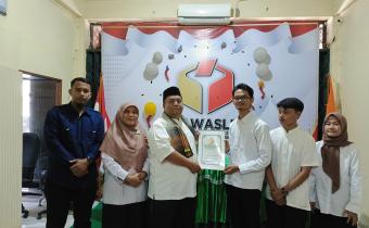 Serah Terima Pakta Integritas antara Pimpinan Bawaslu Kabupaten Padang Pariaman Dengan 3 CPNS Baru TA 2024