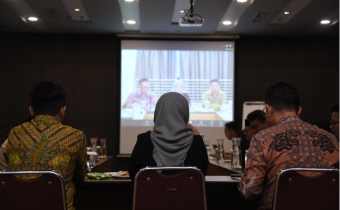 Anggota Bawaslu Lolly Suhenty saat memberi arahan dalam Koordinasi Kerja Sama dan Hubungan Antarlembaga dalam Rangka Penguatan Training of Trainer Pendidikan Pengawas Partisipatif secara hybrid di Jakarta, Kamis (19/06/2025).