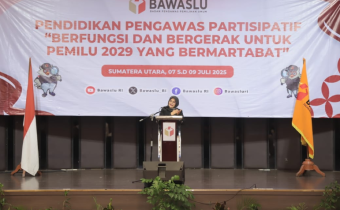 Anggota Bawaslu Lolly Suhenty saat membuka Kick-Off P2P dengan tema 'Berfungsi dan Bergerak untuk Pemilu 2029 yang Bermartabat' pada Senin (7/7/2025)/Foto: Publikasi dan Pemberitaan Bawaslu
