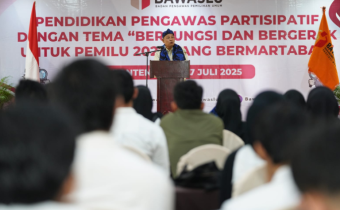 Anggota Bawaslu Totok Hariyono saat memberi arahan dalam kegiatan Pendidikan Pengawasan Partisipatif (P2P) bertema “Berfungsi dan Bergerak untuk Pemilu 2029 yang Bermartabat”di Serang, Banten, Selasa (15/7/2025)/Foto: Publikasi dan Pemberitaan Bawaslu