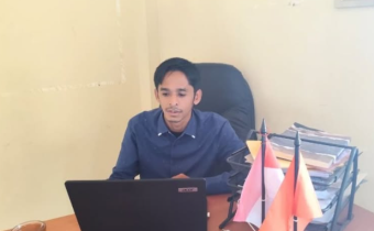 Koordinator Divisi HPPH Bawaslu Padang Pariaman , Indra Gunawan Saat Sedang Melakukan Zoom Meeting Terkait Pengisian Alat Kerja Pengawasan