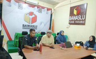 Rapat Persiapan Bawaslu Padang Pariaman Mendengar Di Ruang Rapat Kantor Setempat, 04/08/2025