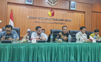 Bawaslu Kabupaten Padang Pariaman menghadiri kegiatan “Evaluasi Pelaksanaan Saka Adhyasta Pemilu dalam Rangka Penguatan Kelembagaan Bawaslu Kabupaten/Kota se-Sumatera Barat” yang digelar di Ruang Sidang Bawaslu Provinsi Sumatera Barat pada Kamis, (04/09). 