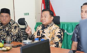 Anggota Bawaslu Sumbar, Khadafi saat memberikan arahan pada kegiatan "Penguatan Kelembagaan Strategi Komunikasi dan Pembangunan Citra Publik Melalui Kehumasan" di Bawaslu Kabupaten Padang Pariaman, Senin, 29/9/2025