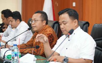 Ketua Bawaslu Sumbar, Alni saat membuka kegiatan Rapat Persiapan Kegiatan Pengembangan Pusat Pendidikan dan Pelatihan Pengawasan Pemilu Partisipatif, Rabu (15/10)