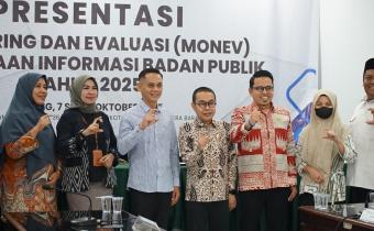 Foto Bersama Setelah Presentasi Emonev KIP Oleh Bawaslu Padang Pariaman, Kamis , 16/10/2025