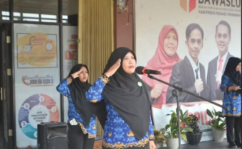 Kepala Sekretariat, Baiq Nila Ulfaini Saat Menjadi Pembina Uoacara HUT KORPRI KE-54