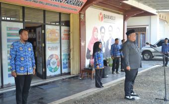 Upacara Peringatan Hari Ibu ke-97 tahun 2025 di Bawaslu Padang Pariaman pada Senin (22/12/2025).