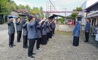  Apel pagi pada Senin, 2 Februari 2026, bertempat di halaman Kantor Bawaslu Kabupaten Padang Pariaman.