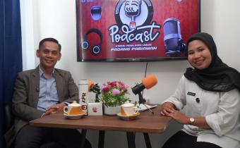 Ketua Bawaslu Kabupaten Padang Pariaman, Azwar Mardin, menghadiri undangan Podcast KPU Kabupaten Padang Pariaman