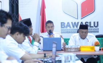 Bawaslu Padang Pariaman Gelar Rapat Evaluasi, Tekankan Disiplin dan Adaptasi Jam Kerja Baru