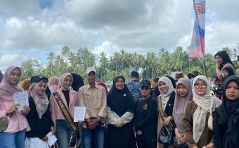 Duta KIP Bawaslu Padang Pariaman Sosialisasikan Kepemiluan di Pacu Kudo 2026