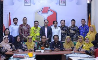 Bawaslu Padang Pariaman Perkuat Pengawasan Partisipatif Bersama Pemilih Pemula melalui Penandatanganan MoU dengan SMA se-Kabupaten Padang Pariaman