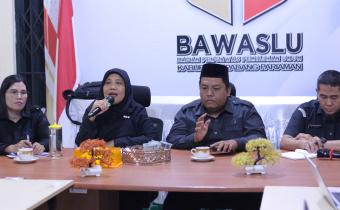 Bawaslu Padang Pariaman Gelar Rapat Mingguan untuk Perkuat Kapasitas SDM Sekretariat