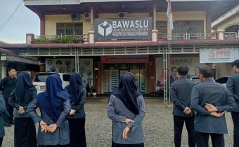 Kegiatan Apel Rutin Mingguan Bawaslu Padang Pariaman