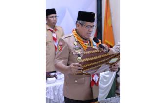 Pembacaan Naskah Pelantikan Pengurus Pimpinan Cabang Satuan Karya Pramuka Rintisan Adyasta Pemilu Badan Pengawas Pemilu Kabupaten Padang Pariaman masa bakti 2026-2031 oleh Ketua Kwartir Cabang 0305 yang bertempat di Kantor Bawaslu Padang Pariaman, Senin.(26/10)