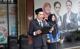 Anggota Bawaslu Padang Pariaman, Indra Gunawan Pimpin Pelaksanaan Upacara Peringatan Hari Sumpah Pemuda yang ke-98 yang bertempat di Kantor Bawaslu Padang Pariaman, Rabu(28/10). 