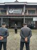 Kepala Subbagian Pengawasan dan Humas Badan Pengawas Pemilihan Umum (Bawaslu) Kabupaten Padang Pariaman memimpin pelaksanaan apel mingguan di halaman Kantor Bawaslu Padang Pariaman, Senin.(19/10)